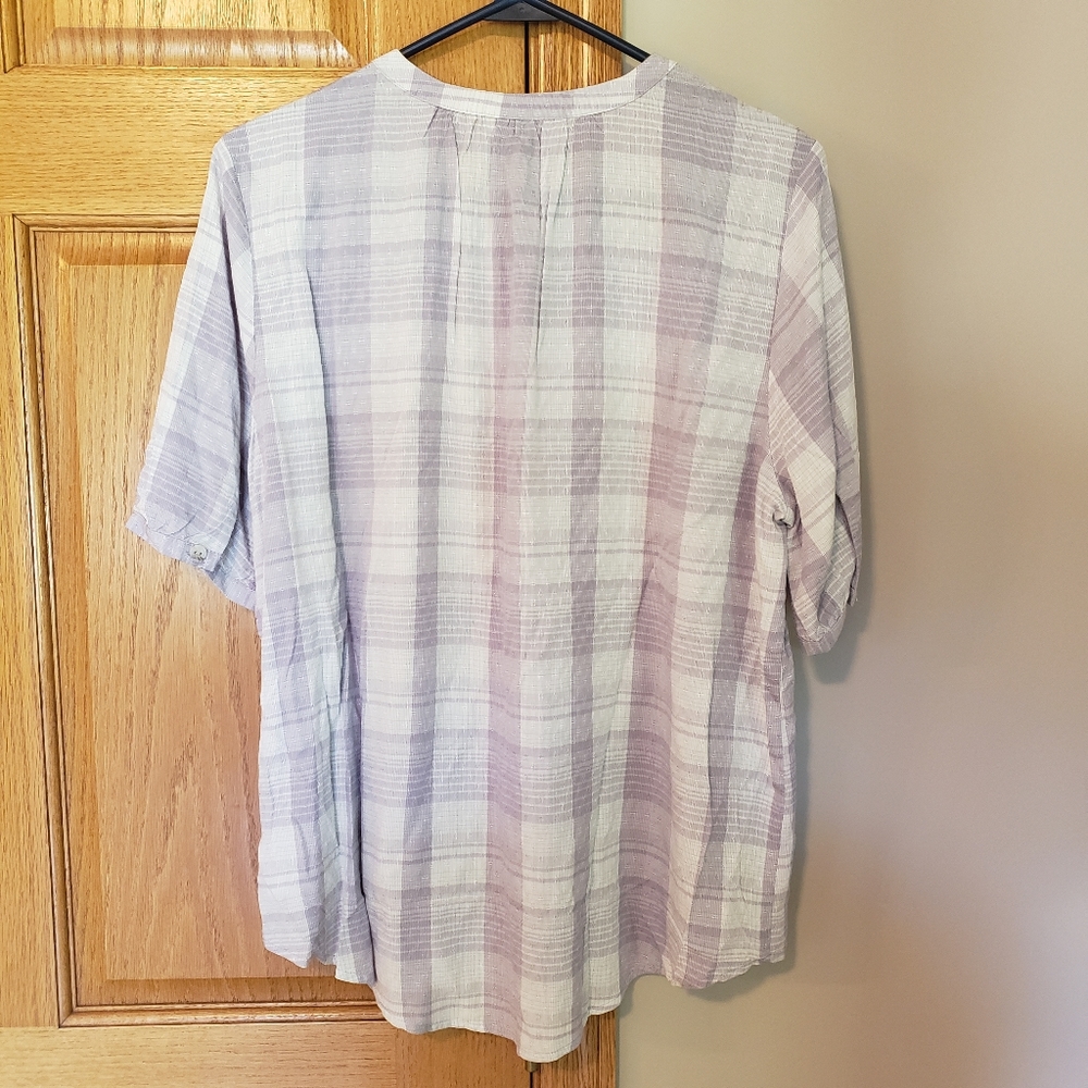 NWT Universal Thread Button-Up - Picture 3 of 6